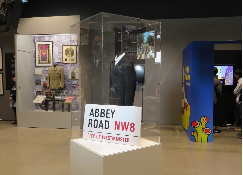 日本初！『Abbey Road』の衣装など貴重なビートルズ関係の品400点以上を展示