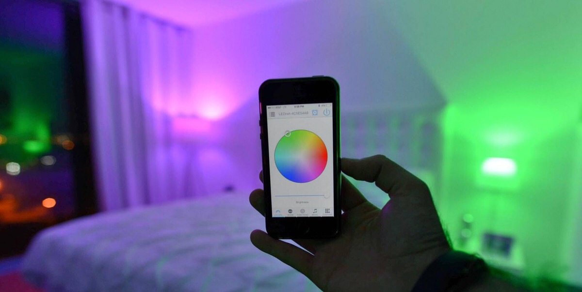スマホで簡単！自在に色が選べる次世代電球「SmartFX」。寿命はなんと40,000時間