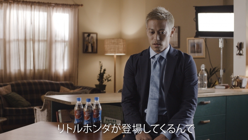 本田圭佑がまさかの「リトルホンダ」と初共演！『ペプシ ジャパンコーラ』の新CMでコミカルな魅力発揮