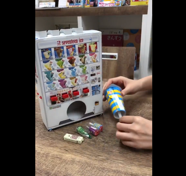 雑誌「幼稚園」にまたしても超豪華付録が！今度はアイスの自販機が作れちゃう！