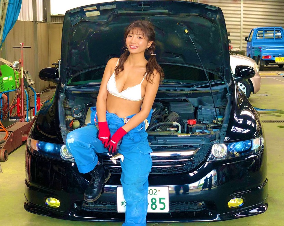 Gカップ・葉月あや、「日本一えっちな自動車整備士」になり男性ファン大注目！