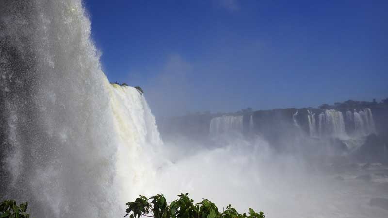 圧倒的な大自然 世界三大瀑布 イグアスーの滝 に行って気づいたこと マガジンサミット
