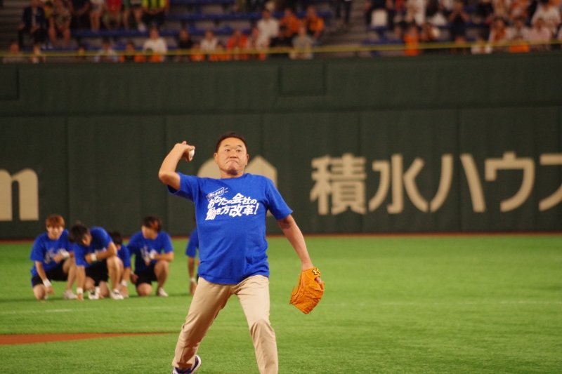 サッカー界の熱男、松木安太郎が東京Dで人生初の始球式！「働き方改革」応援団長としてPR