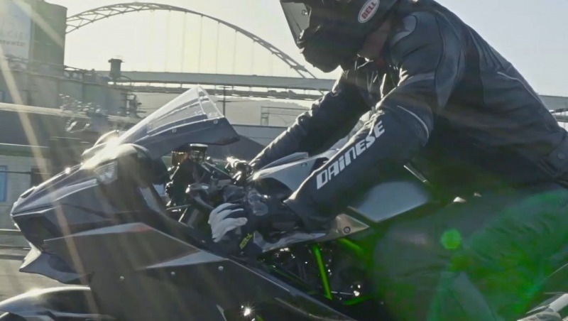 カワサキのバイク「Ninja H2」が世界最速記録を樹立！川崎重工の企業ブランドムービー「モーターサイクル篇」が公開！