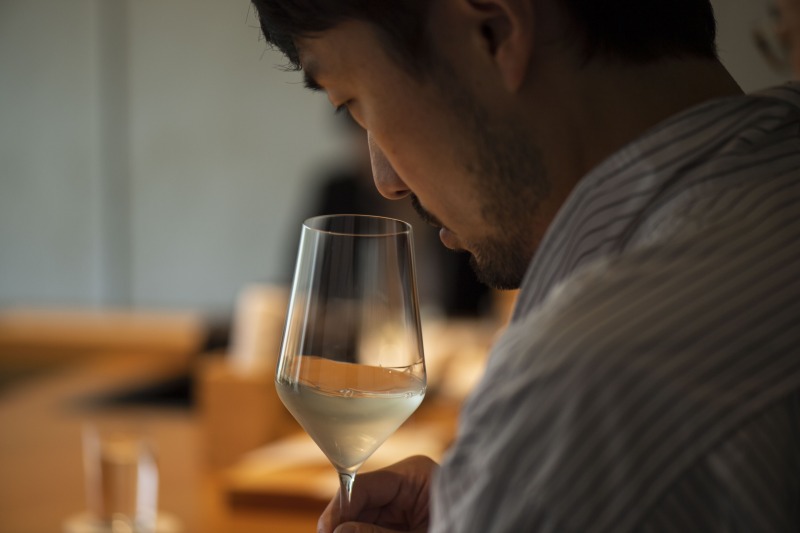 酒と料理の融合がコンセプトのイベント「小松Saketronomy」が開催。東京乃木坂の名店「山﨑」のシェフが料理を振舞う