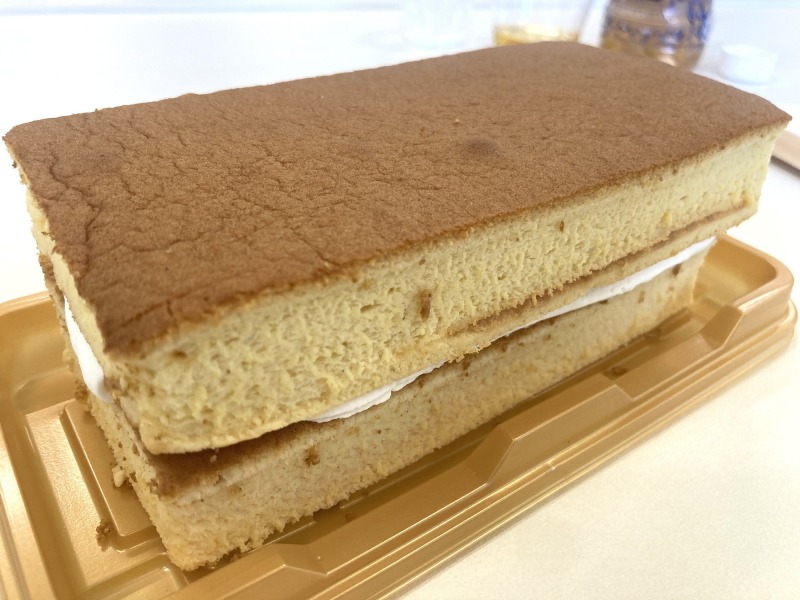 「成城石井自家製 アカシア蜂蜜の台湾風バニラカステラ」1,394円(税込)