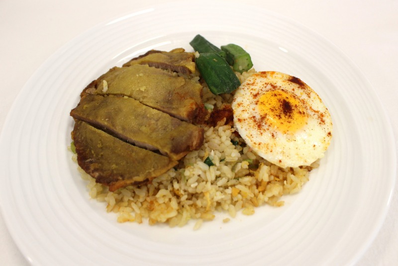 「成城石井自家製 台湾風排骨(パイコー)レタス炒飯」755円(税込)